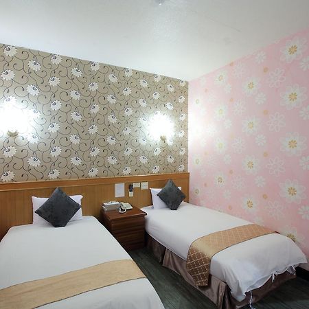 Chiayi Crown Hotel Екстер'єр фото
