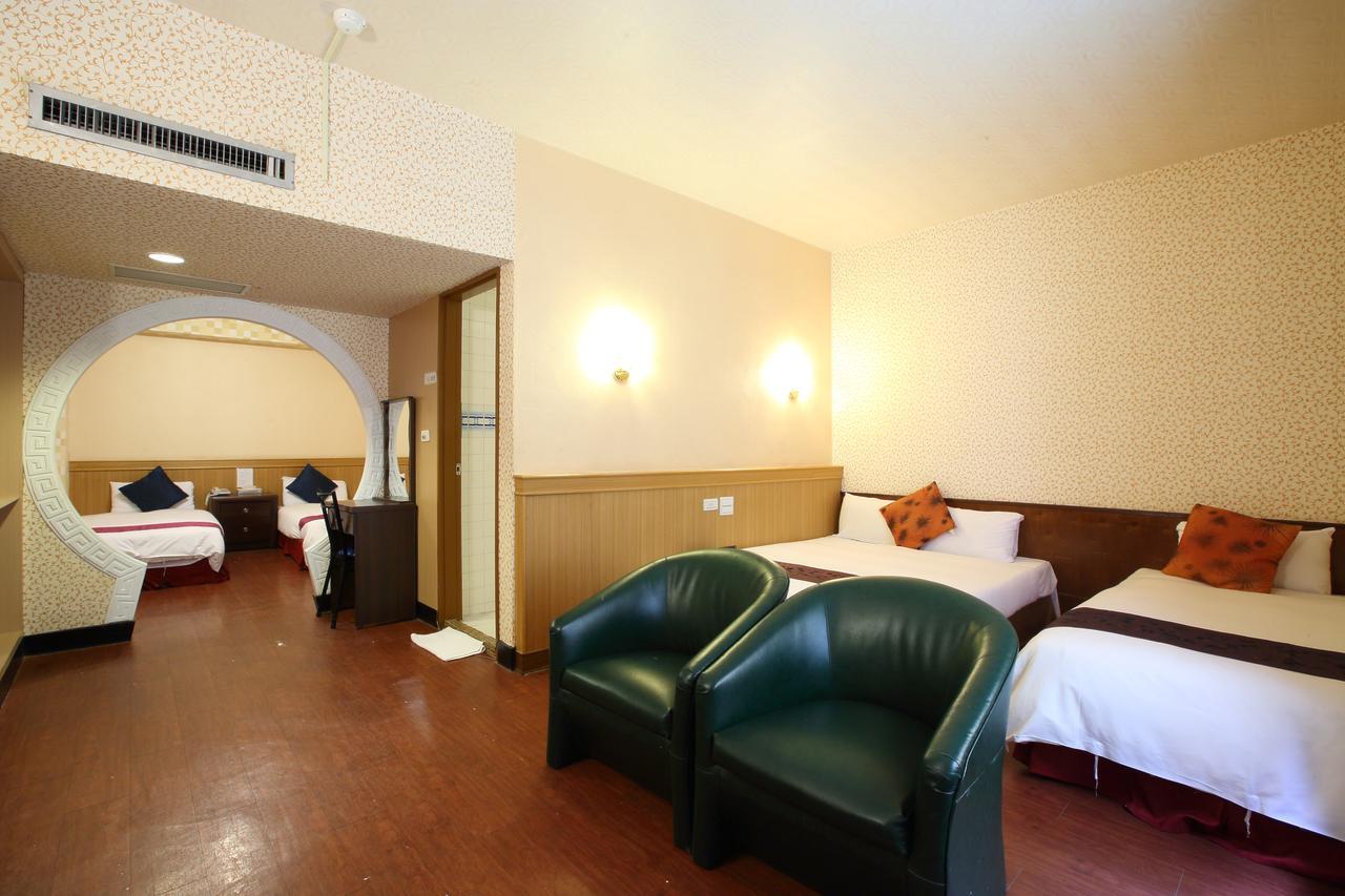 Chiayi Crown Hotel Екстер'єр фото