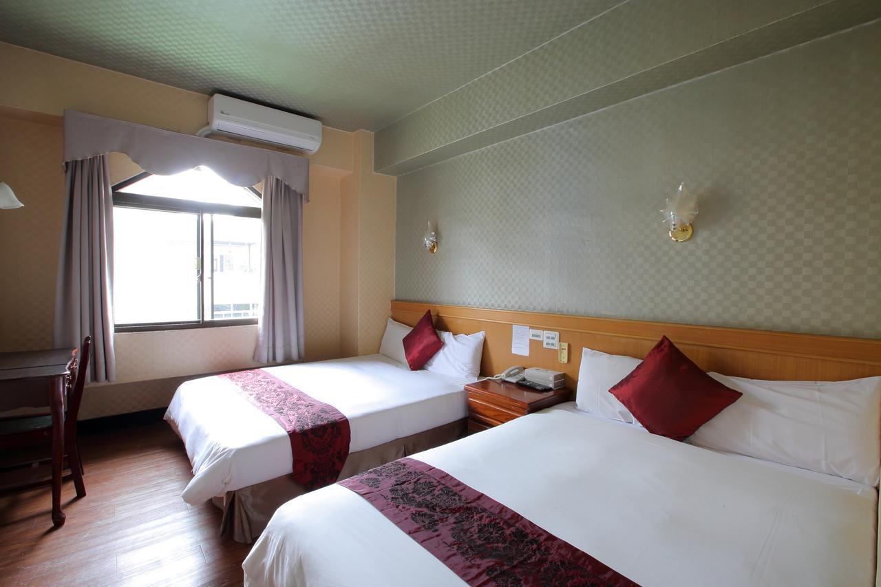 Chiayi Crown Hotel Екстер'єр фото