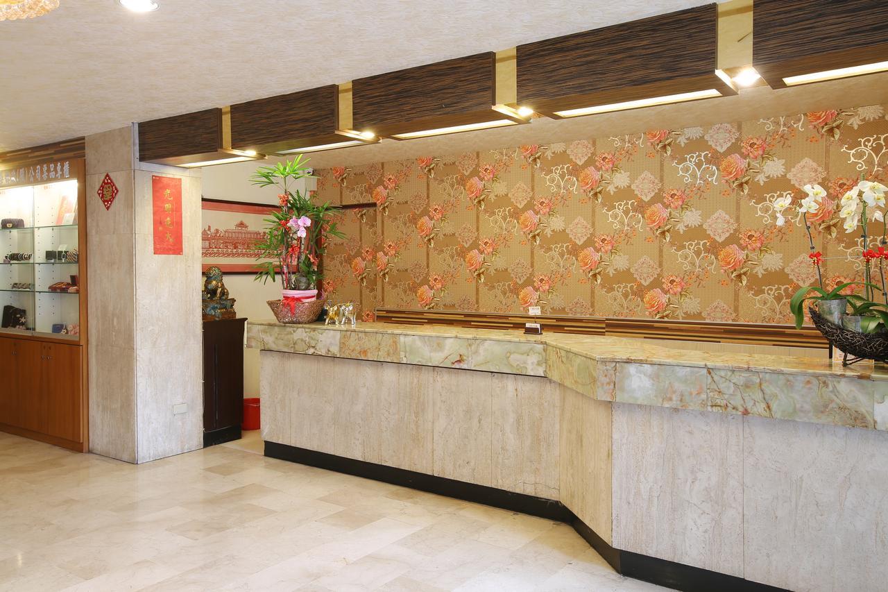 Chiayi Crown Hotel Екстер'єр фото