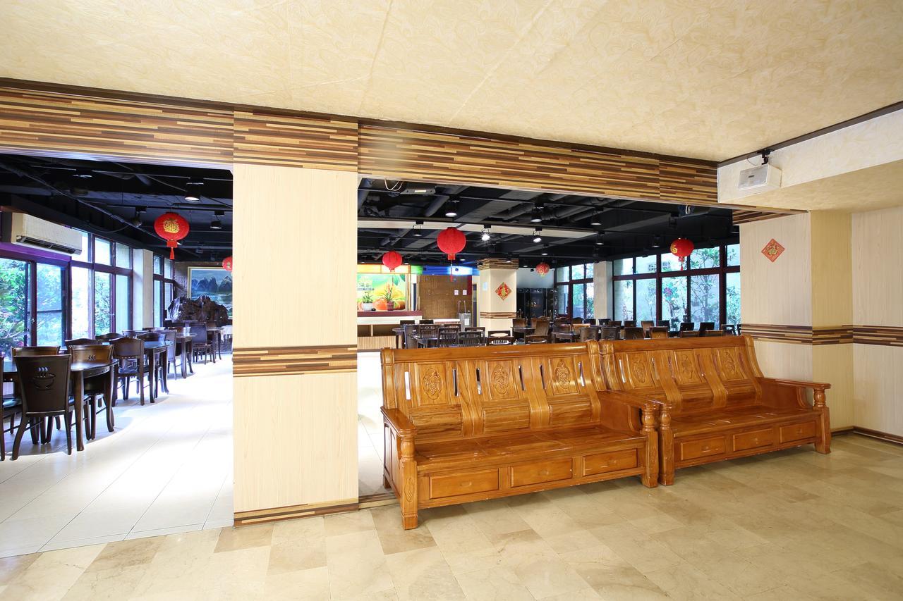 Chiayi Crown Hotel Екстер'єр фото
