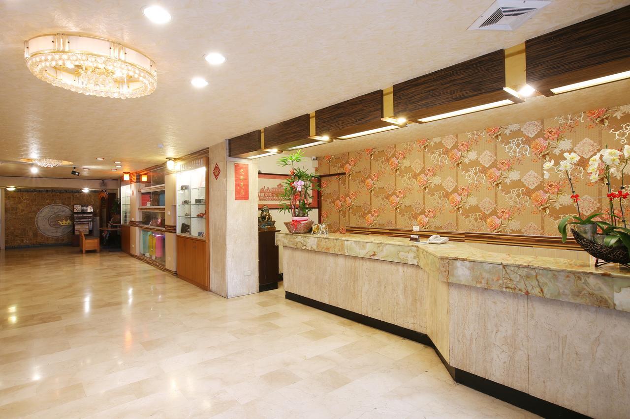 Chiayi Crown Hotel Екстер'єр фото