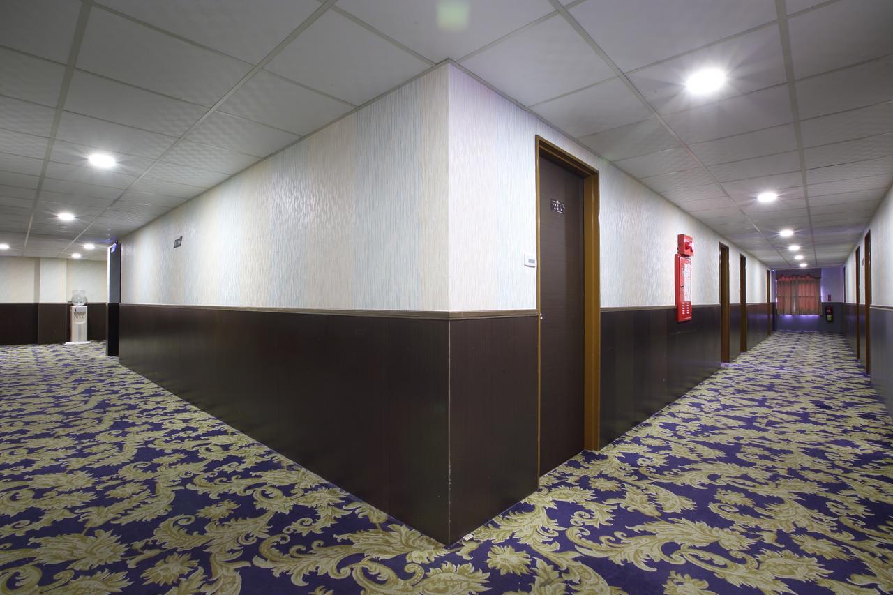 Chiayi Crown Hotel Екстер'єр фото