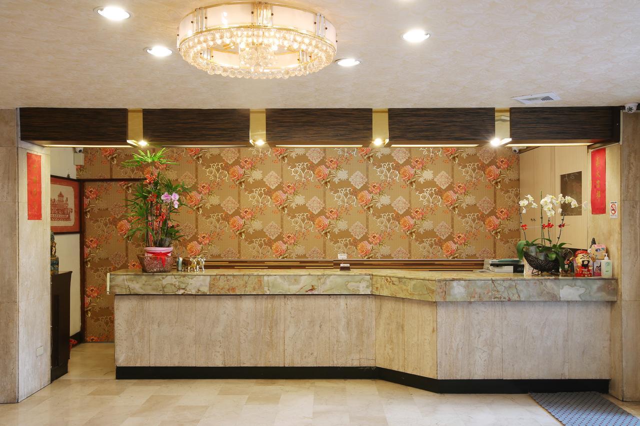 Chiayi Crown Hotel Екстер'єр фото