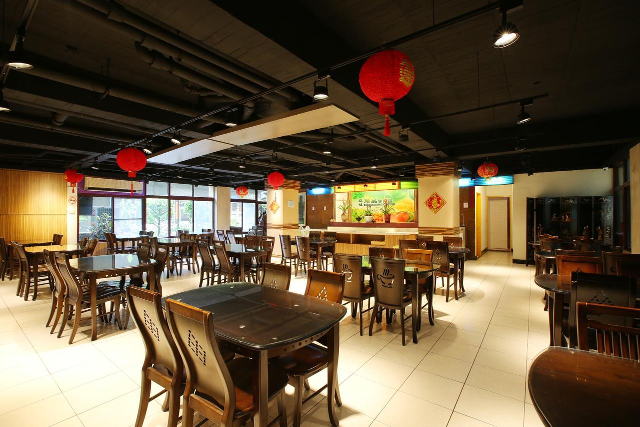 Chiayi Crown Hotel Екстер'єр фото