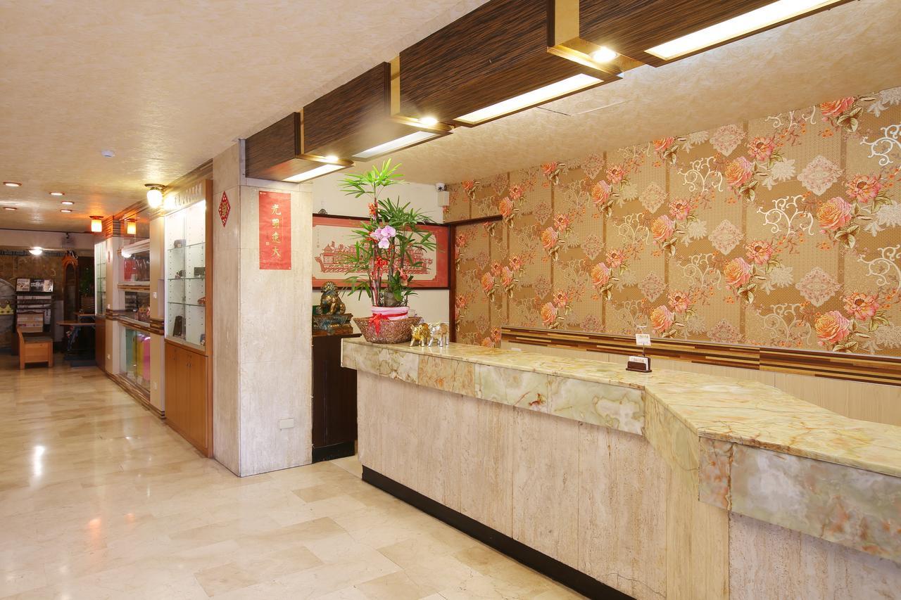 Chiayi Crown Hotel Екстер'єр фото